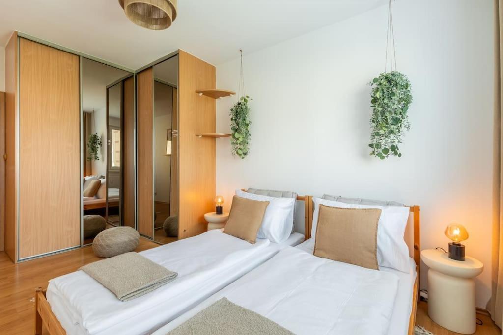 Duna Retreat: City Serenity Bratislava Ngoại thất bức ảnh