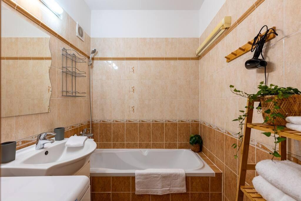Duna Retreat: City Serenity Bratislava Ngoại thất bức ảnh